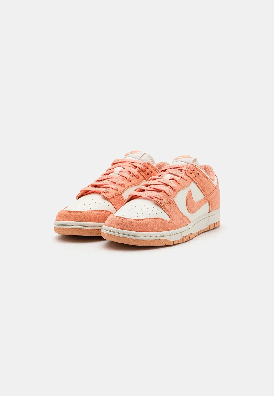 Фото № 2 с приближением к товару «‎DUNK LOW»