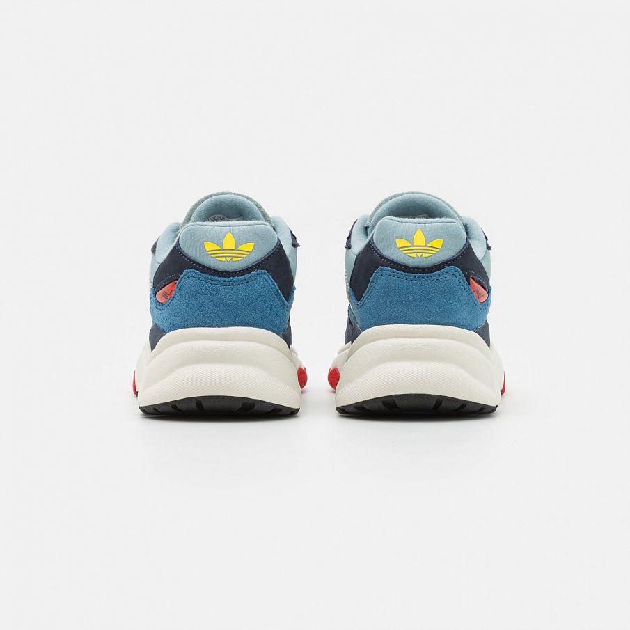 Фото № 3 с приближением к товару «‎Adidas Retropy F90 »