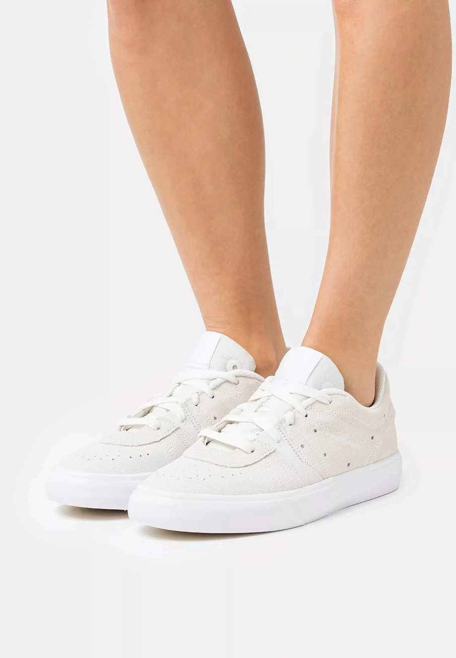 Фото № 1 с приближением к товару «‎WMNS JORDAN SERIES ES»