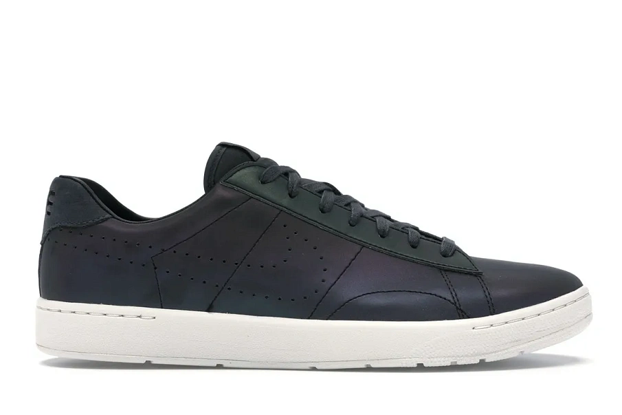 Фото № 1 с приближением к товару «‎Nike Tennis Classic Ultra Iridescent Holographic»
