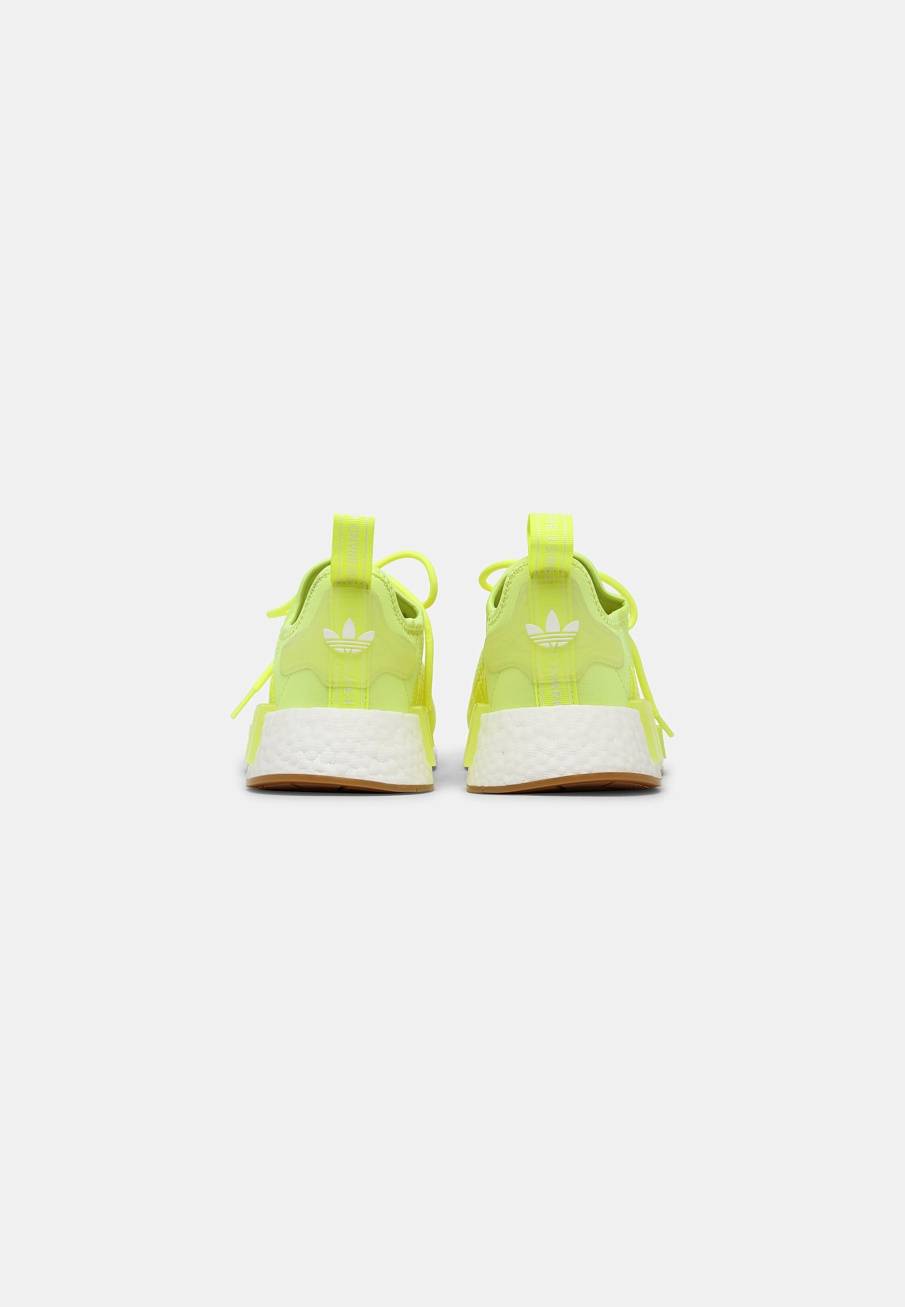 Фото № 3 с приближением к товару «‎Adidas Nmd_r1 »