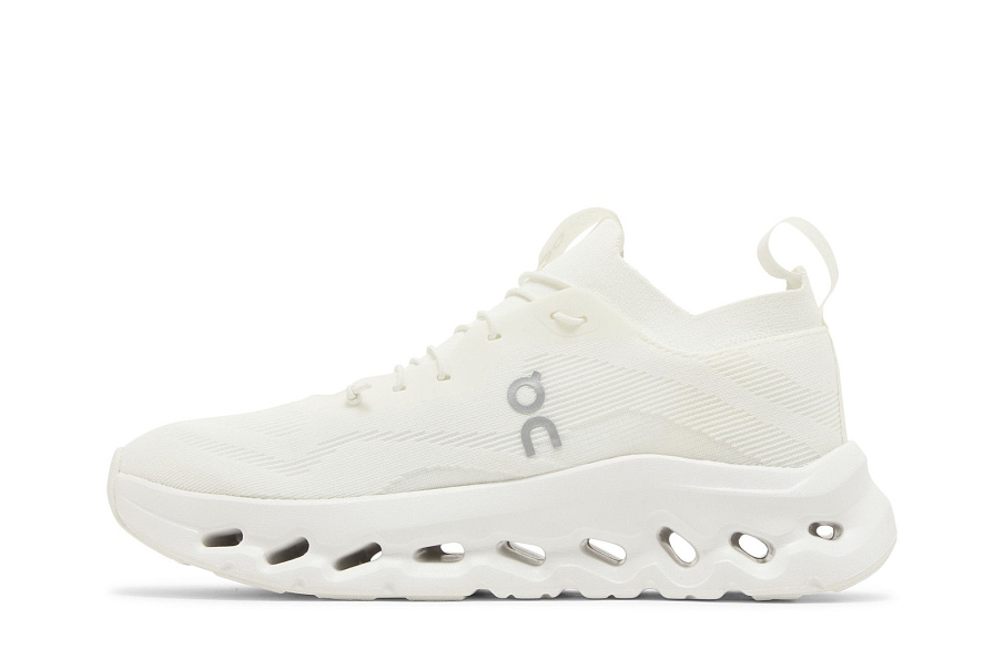 Фото № 4 с приближением к товару «‎Loewe x ON Women's Cloudtilt All White»