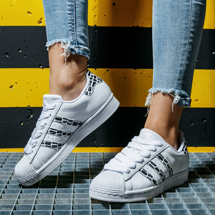 Фото № 3 с приближением к товару «‎Adidas Superstar W»