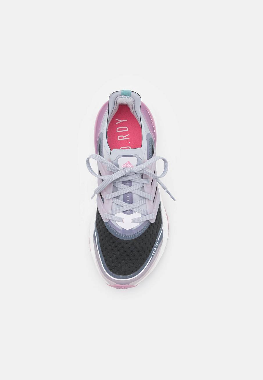 Фото № 4 с приближением к товару «‎Adidas Ultraboost 21»