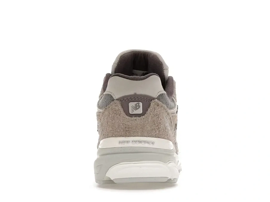 Фото № 4 с приближением к товару «‎New Balance 990v3»