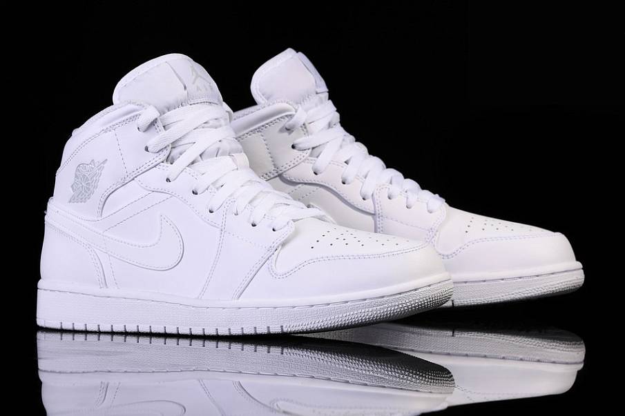 Фото № 2 с приближением к товару «‎Nike Air Jordan 1 Retro Pure Platinium »