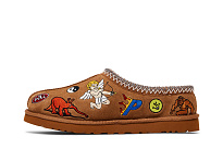 Фото № 4 с приближением к товару «‎Palace x UGG Tasman Slipper Chestnut»