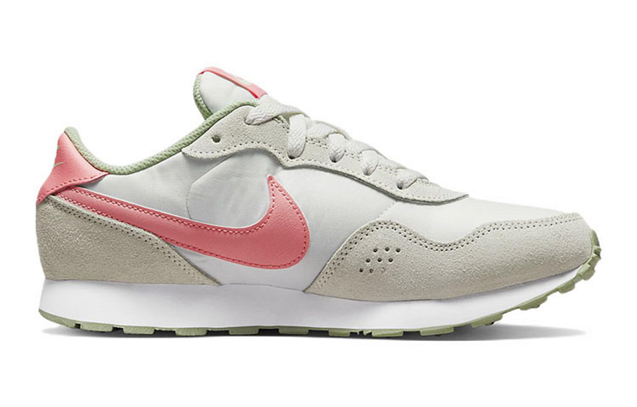 Фото № 2 с приближением к товару «‎ Nike MD Valiant Running shoes»