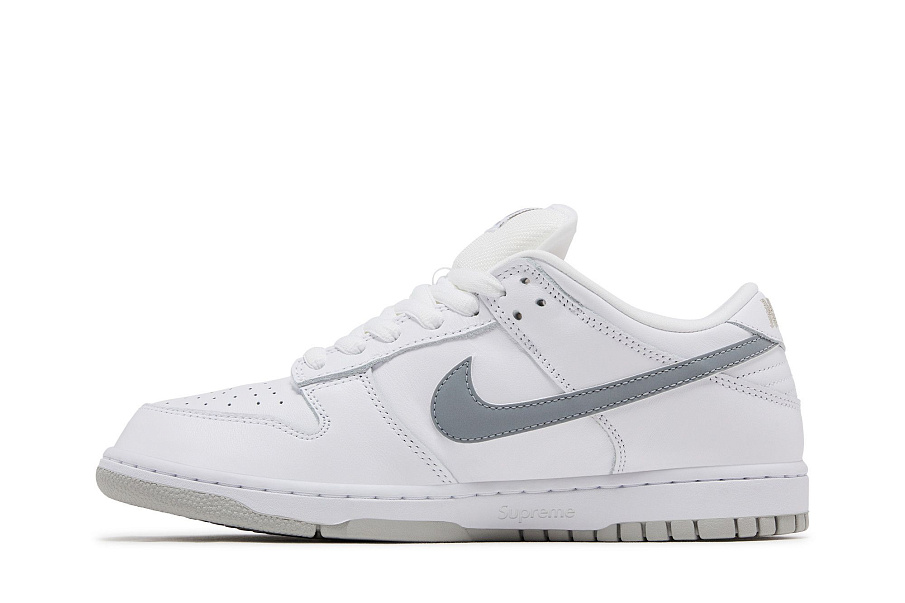 Фото № 4 с приближением к товару «‎Supreme x Nike Dunk Low SB White Metallic Silver»