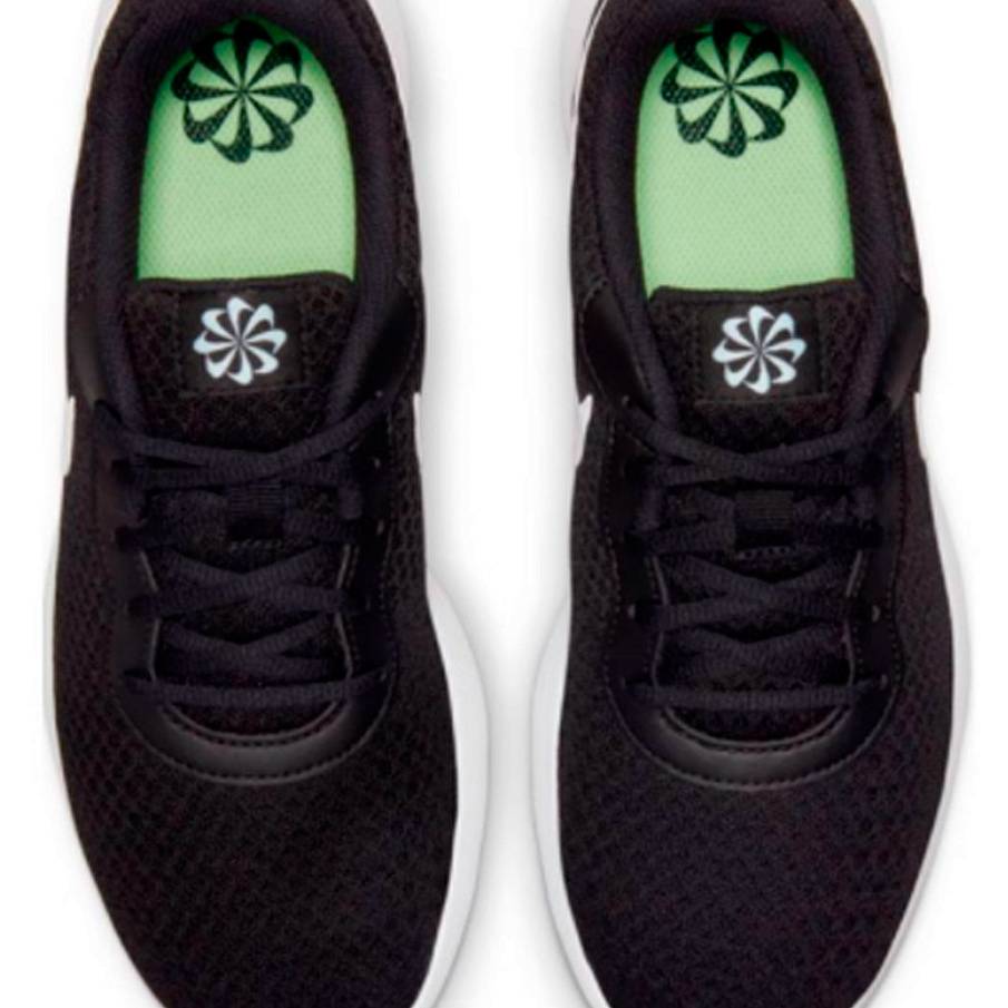 Фото № 2 с приближением к товару «‎Nike Tanjun»
