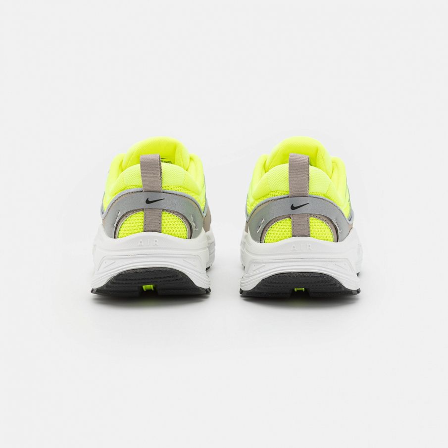 Фото № 3 с приближением к товару «‎Nike W Air Max Bliss NN »