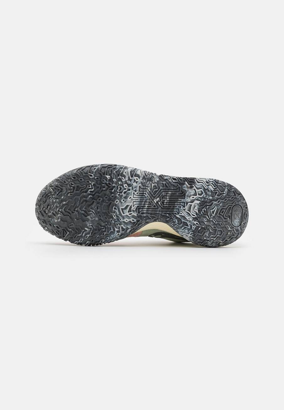 Фото № 5 с приближением к товару «‎Nike Kyrie 4 »