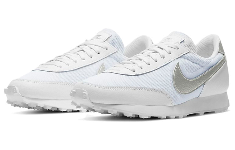 Фото № 3 с приближением к товару «‎Nike Daybreak Women Of Silver»