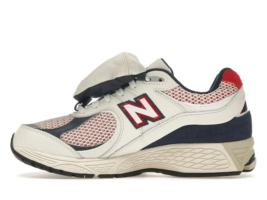 Фото № 3 с приближением к товару «‎New Balance 2002R»