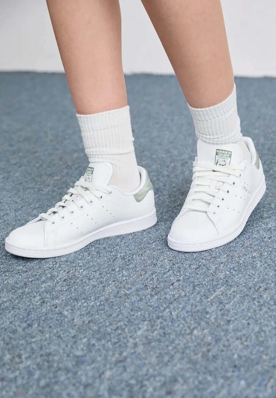 Фото № 2 с приближением к товару «‎STAN SMITH»