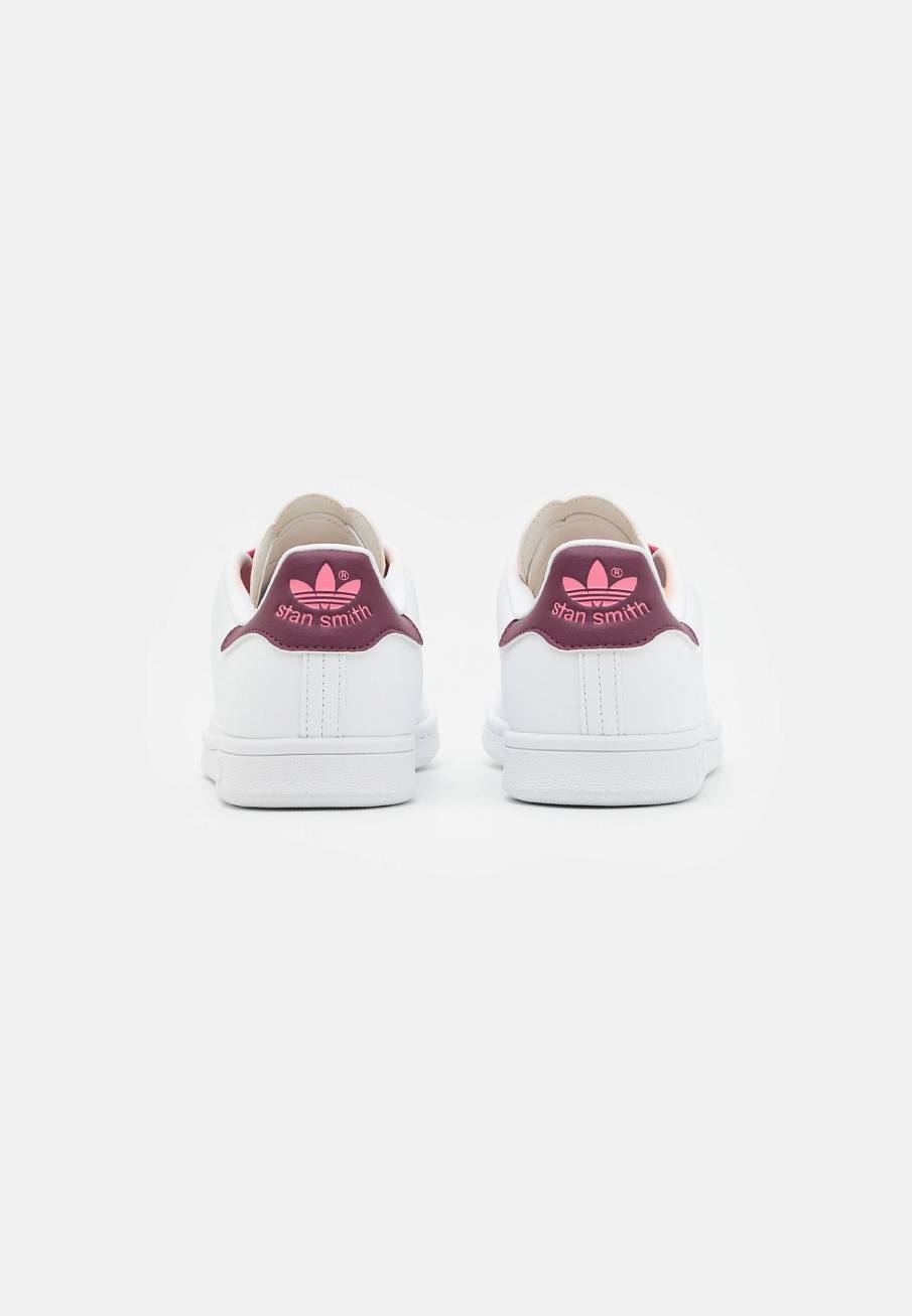 Фото № 4 с приближением к товару «‎Adidas Stan Smith »