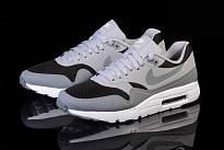 Фото № 1 с приближением к товару «‎Nike Air Max 1 Ultra Essential OR »