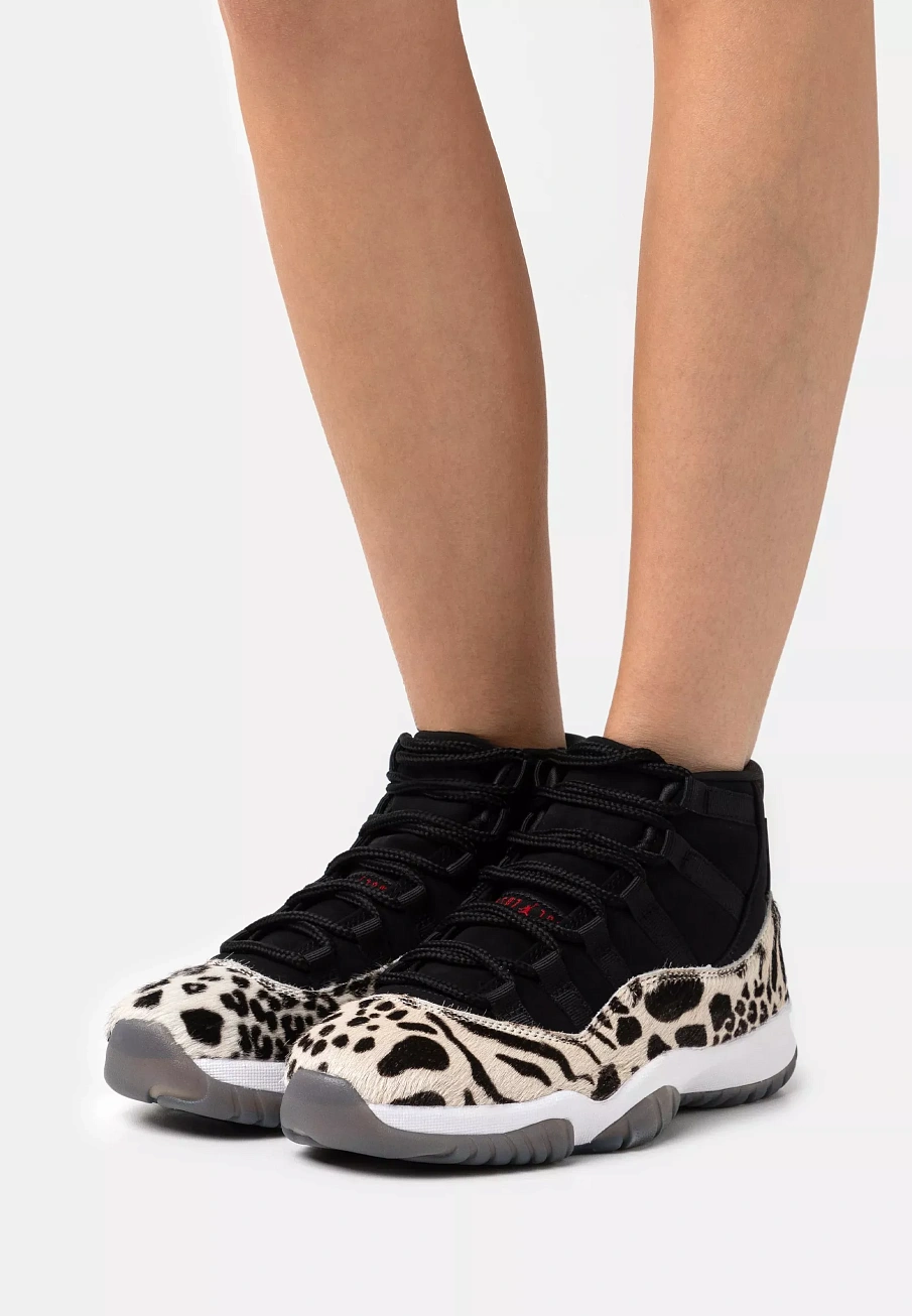 Фото № 1 с приближением к товару «‎WMNS AIR JORDAN 11 RETRO»