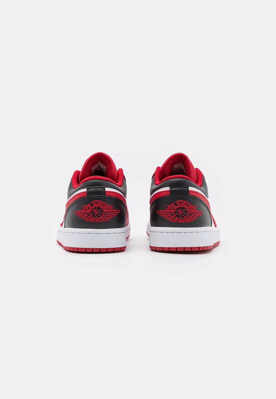 Фото № 3 с приближением к товару «‎AIR JORDAN 1»