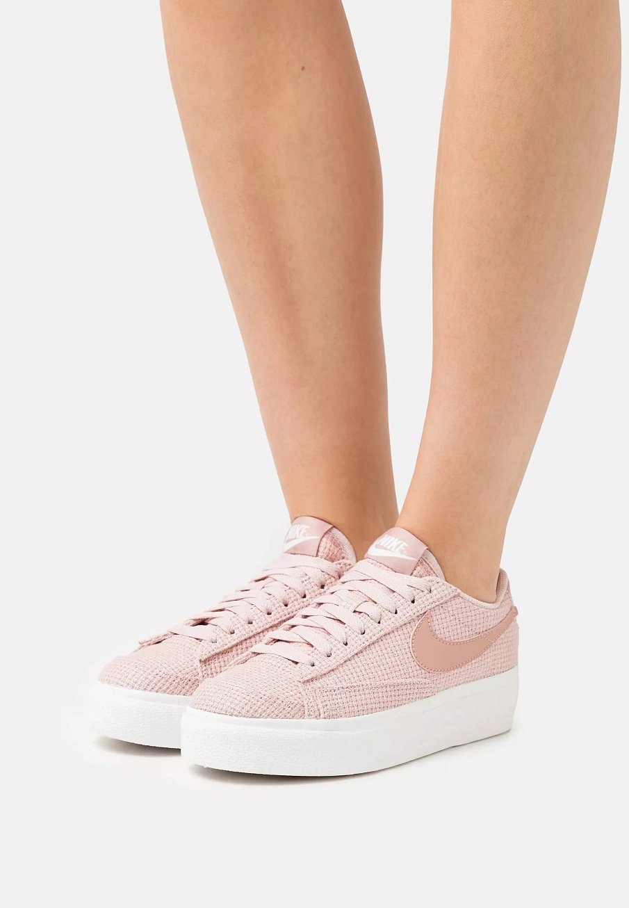 Фото № 1 с приближением к товару «‎BLAZER PLATFORM»