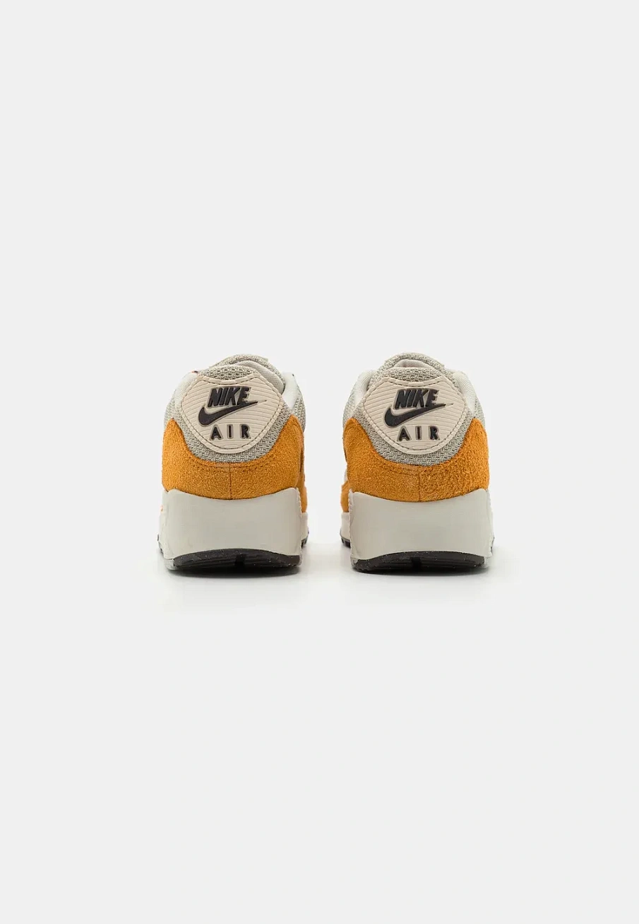 Фото № 3 с приближением к товару «‎AIR MAX 90»
