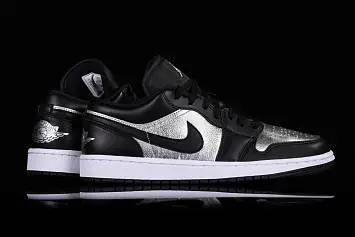 Nike Air Jordan 1 Retro SE Wmns  - 4