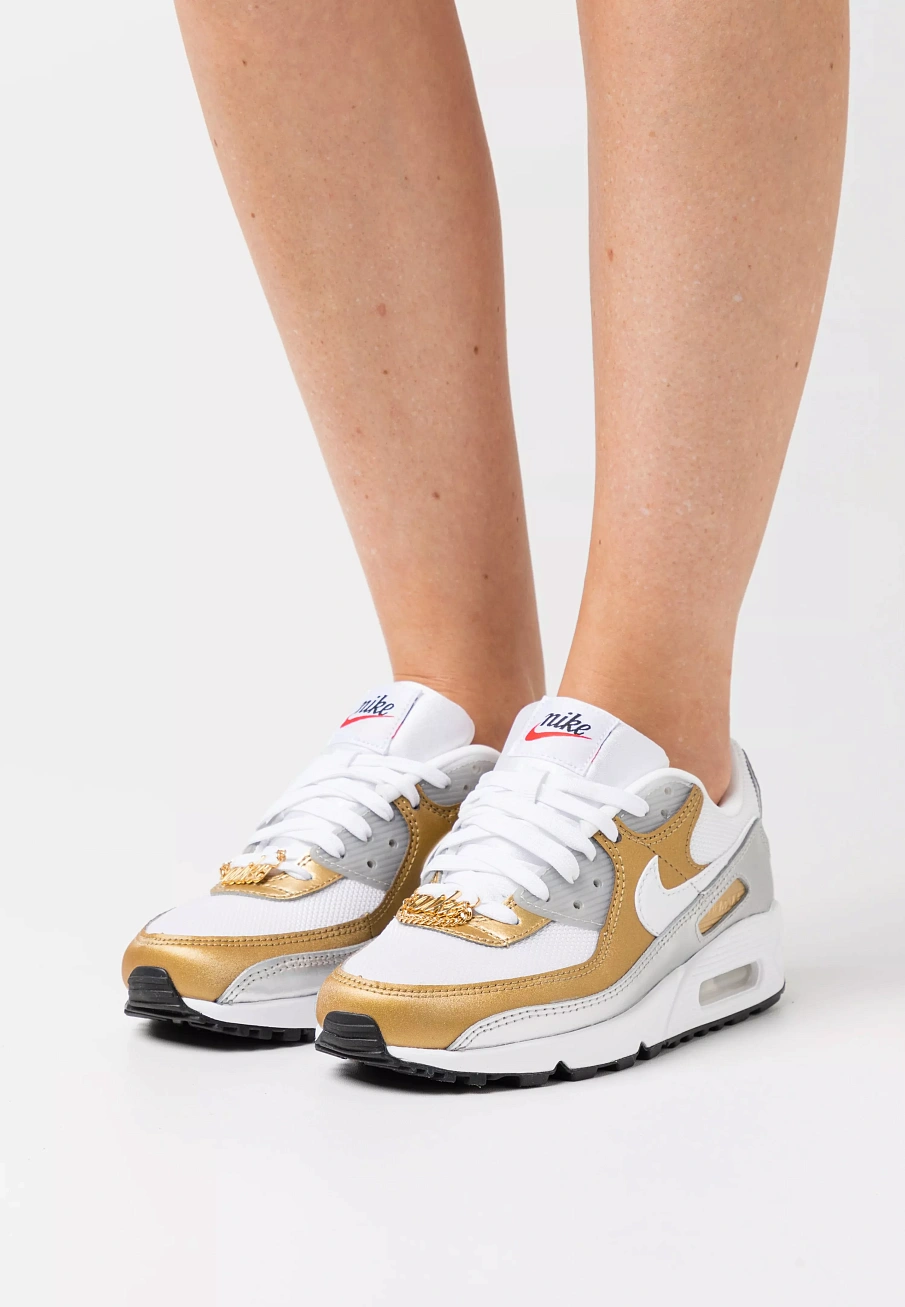 Фото № 4 с приближением к товару «‎AIR MAX 90 SE»
