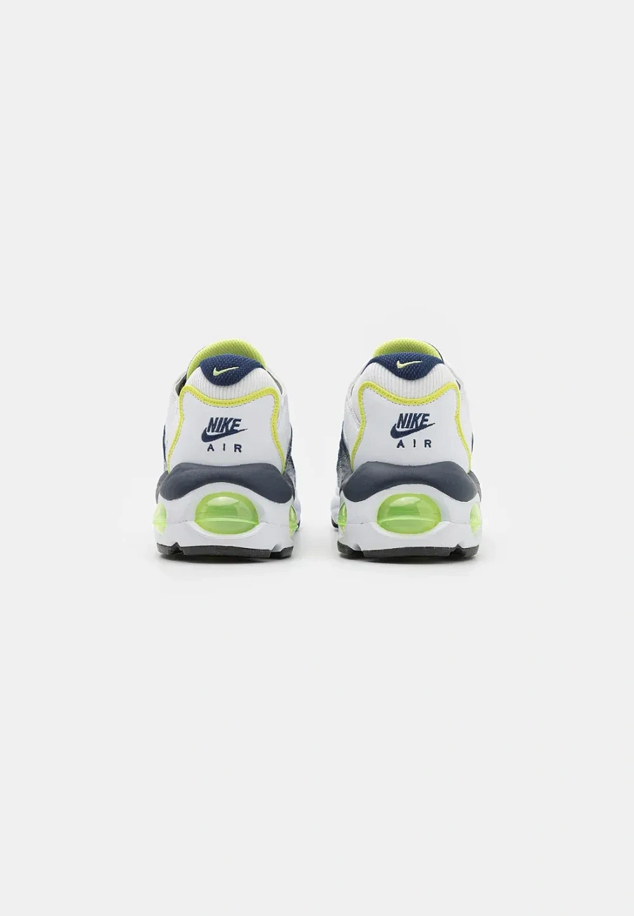 Фото № 4 с приближением к товару «‎AIR MAX»