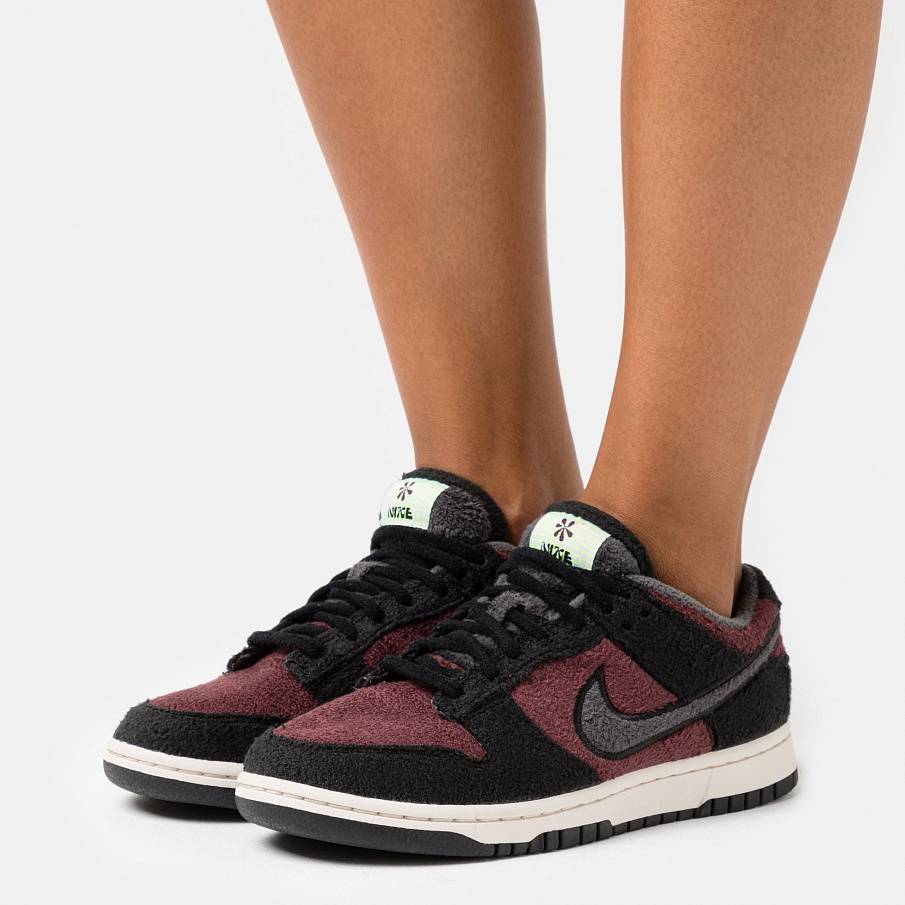Фото № 2 с приближением к товару «‎Nike W Dunk SE CC »