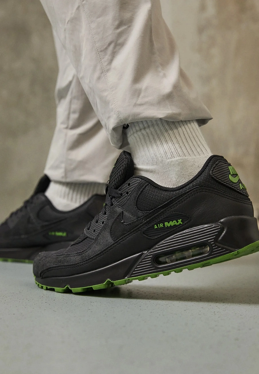 Фото № 1 с приближением к товару «‎AIR MAX 90»