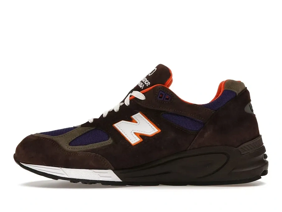 Фото № 3 с приближением к товару «‎New Balance 990v2»