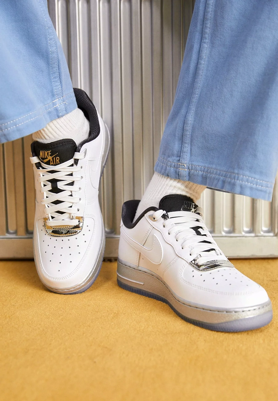 Фото № 4 с приближением к товару «‎AIR FORCE 1 07 SE»