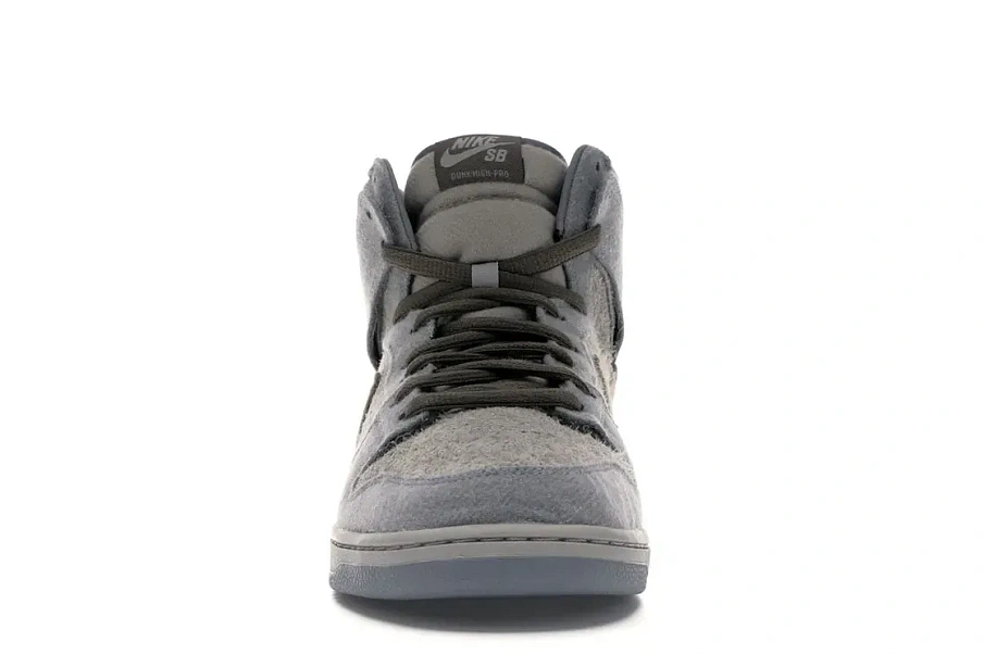 Фото № 2 с приближением к товару «‎Nike SB Dunk High Tauntaun»