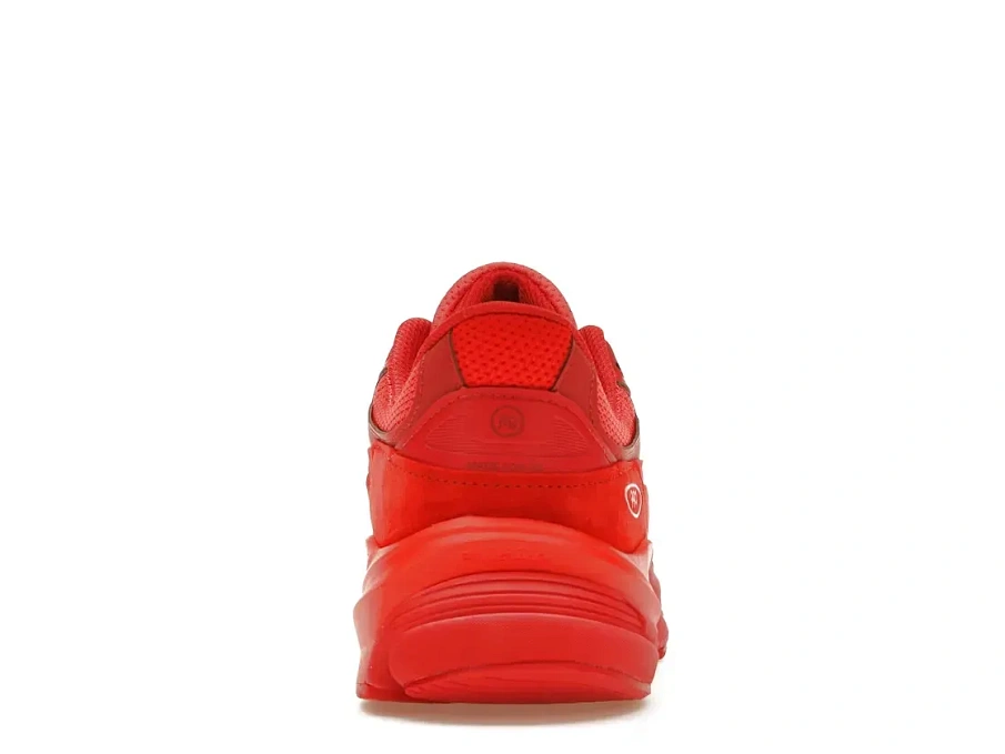 Фото № 4 с приближением к товару «‎New Balance 990v6»