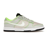 Фото № 1 с приближением к товару «‎Nike Dunk Low University of Oregon PE (2023)»