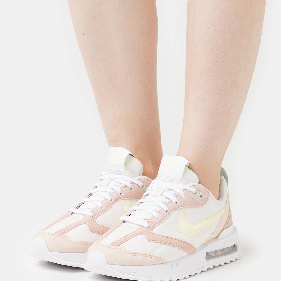 Фото № 2 с приближением к товару «‎Nike Air Max Dawn »