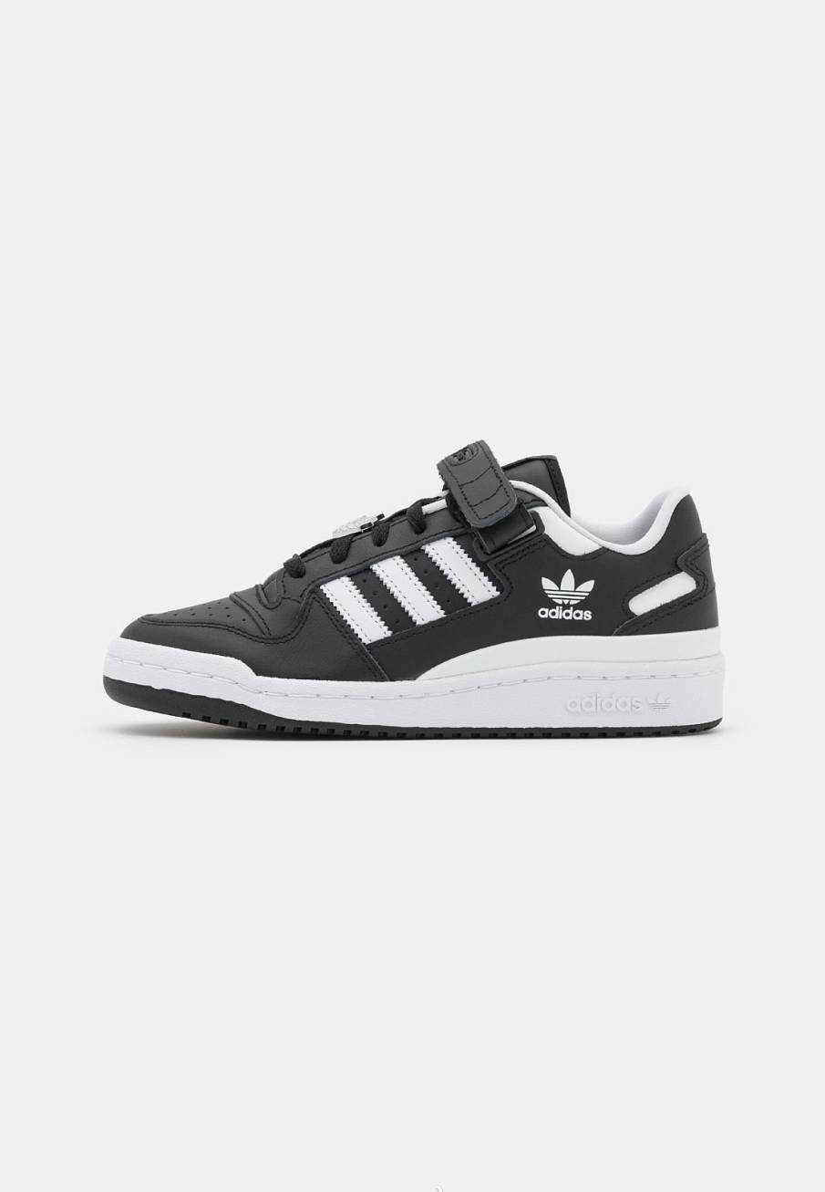Фото № 1 с приближением к товару «‎Adidas Forum »