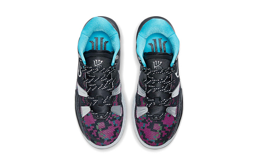 Фото № 4 с приближением к товару «‎Nike Kyrie 7 GS 'Pixel Camo' BlackMetallic SilverLight Smoke GreyBlue Fury»