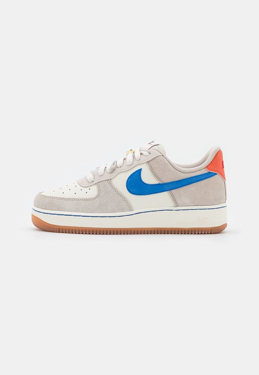 Фото № 1 с приближением к товару «‎Nike Air Force 1 »