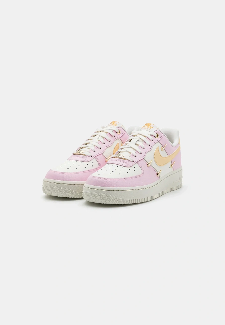 Фото № 2 с приближением к товару «‎AIR FORCE 1 '07»