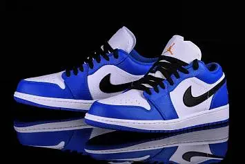 Nike Air Jordan 1 Retro Hyper Royal  - 1