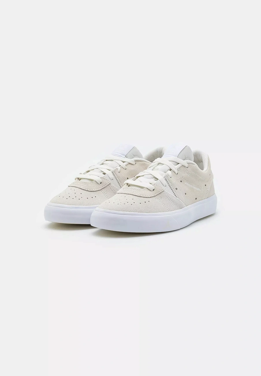 Фото № 3 с приближением к товару «‎WMNS JORDAN SERIES ES»