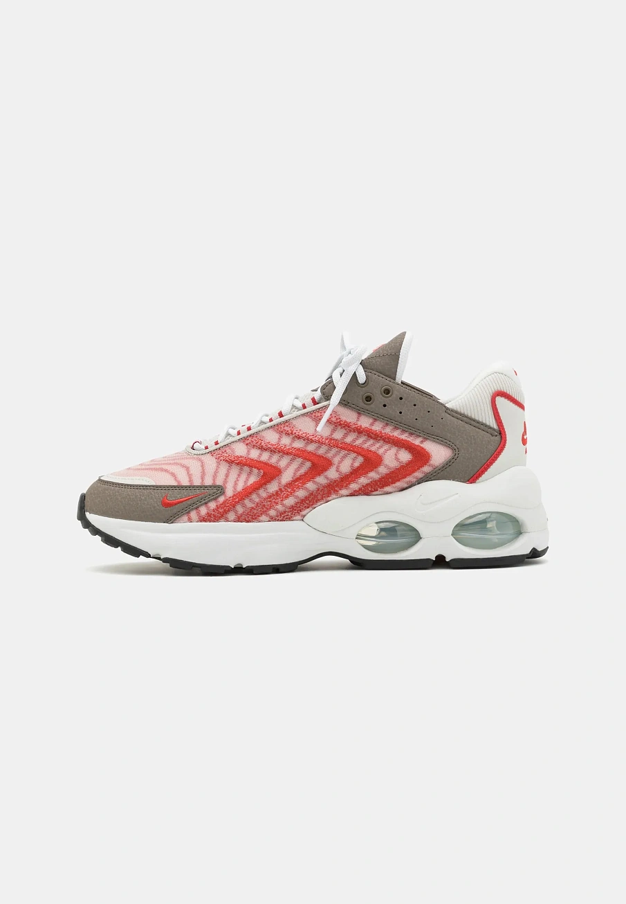 Фото № 1 с приближением к товару «‎AIR MAX TW NN »