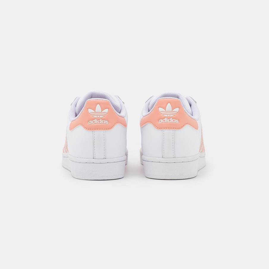 Фото № 3 с приближением к товару «‎Adidas Superstar »
