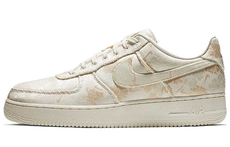 Фото № 1 с приближением к товару «‎Nike Air Force 1 Low Premium Skate shoes white»