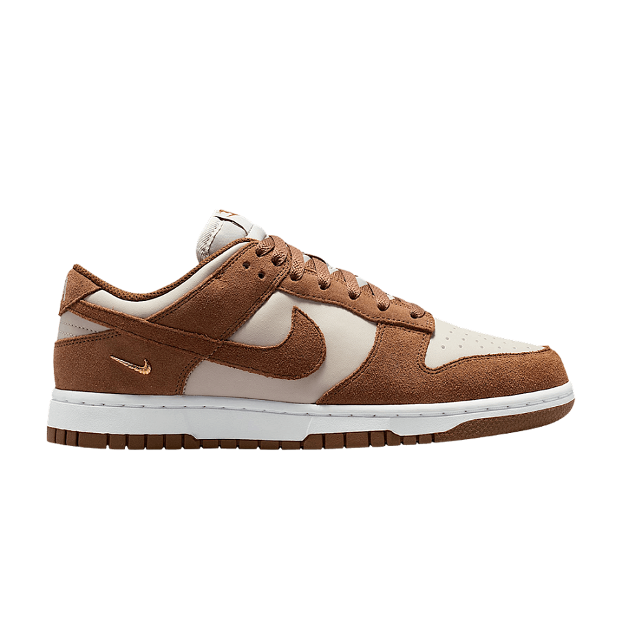 Фото № 1 с приближением к товару «‎Nike Women's Dunk Low Suede Light British Tan Cream White»