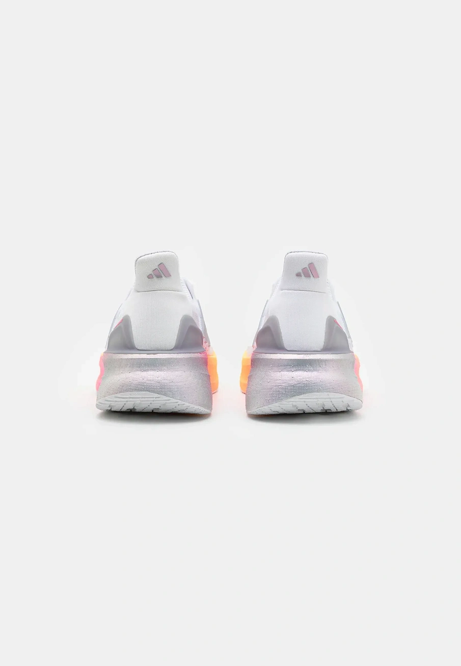 Фото № 3 с приближением к товару «‎ULTRABOOST 5»
