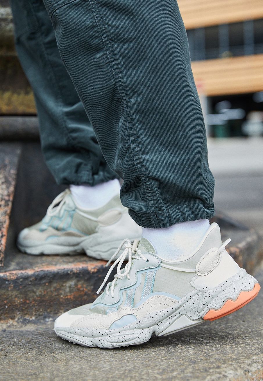 Фото № 2 с приближением к товару «‎Adidas Ozweego »