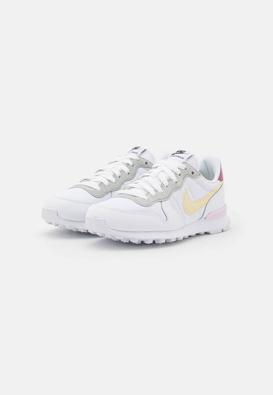 Фото № 2 с приближением к товару «‎Nike Internationalist »
