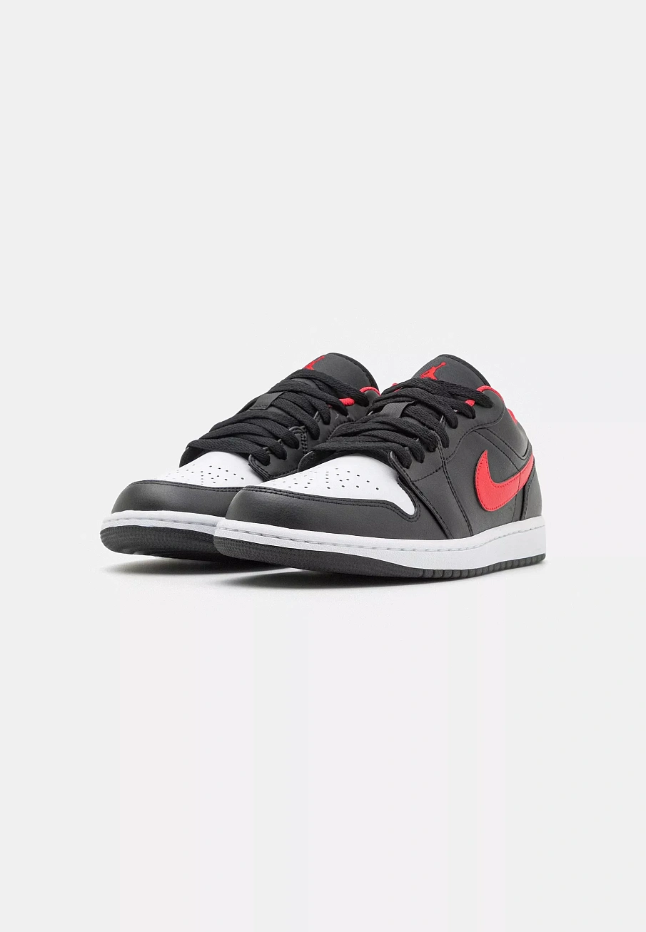 Фото № 2 с приближением к товару «‎AIR JORDAN 1»